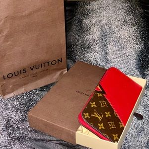 LOUIS VUITTON
Monogram PF Kimono Cerise Wallet